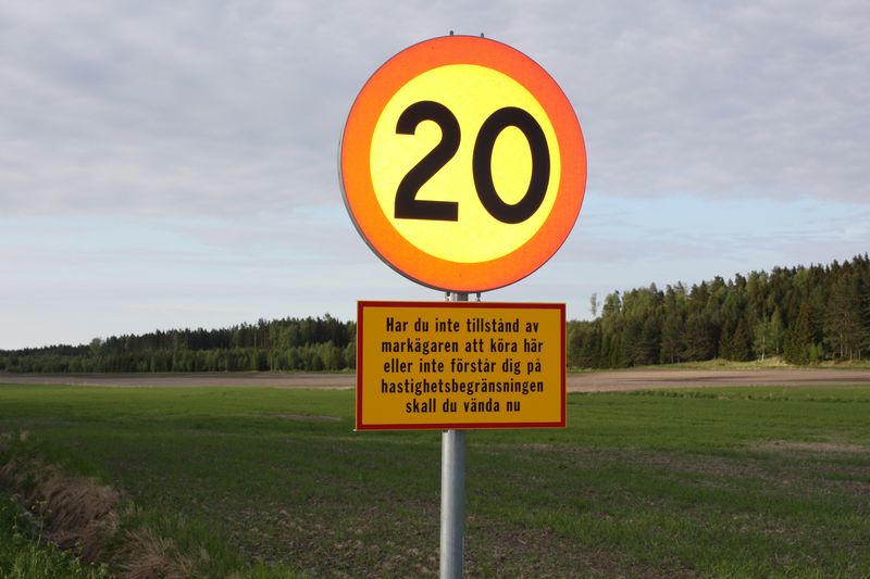 tn_fältet skylt 001.JPG